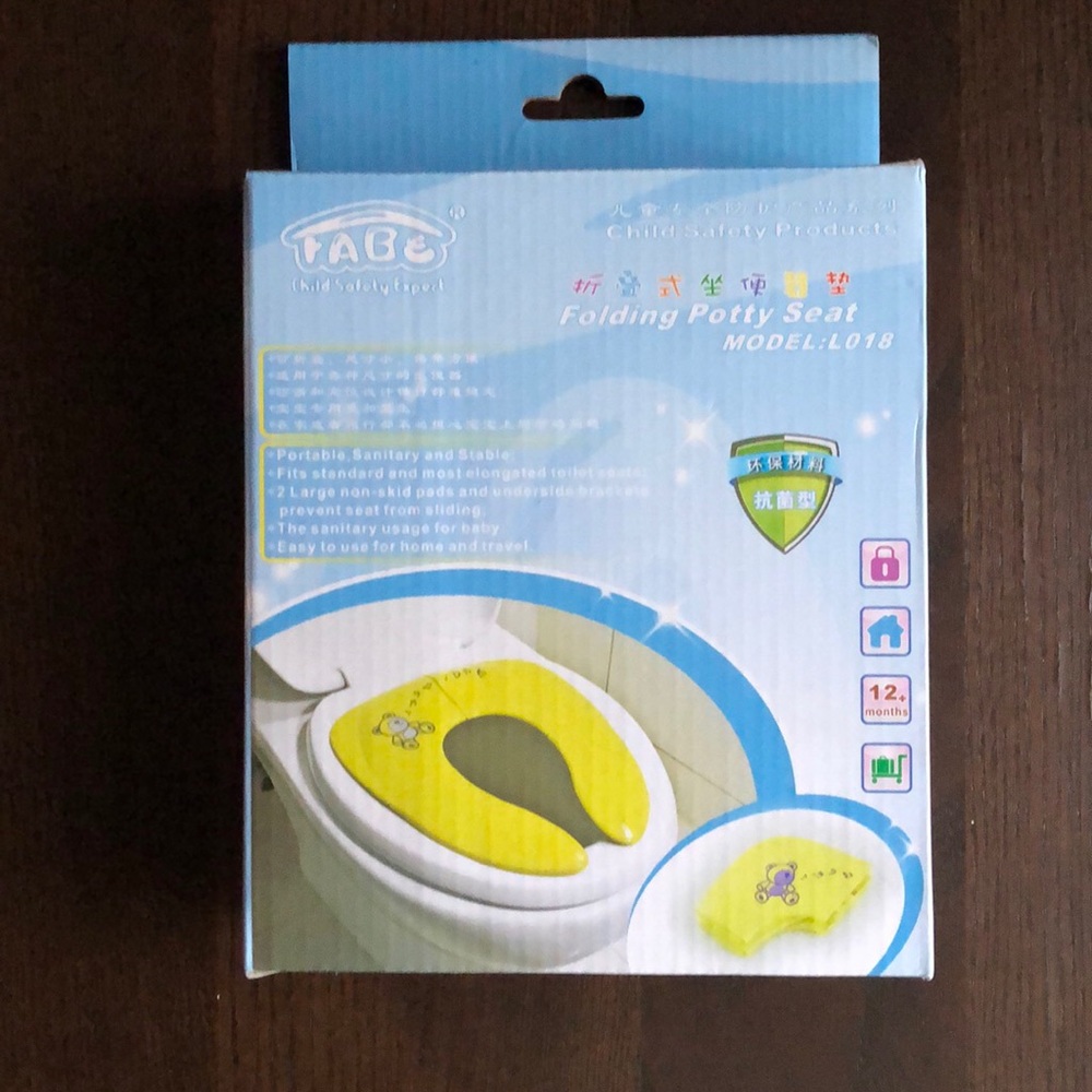 Folding travel potty seat